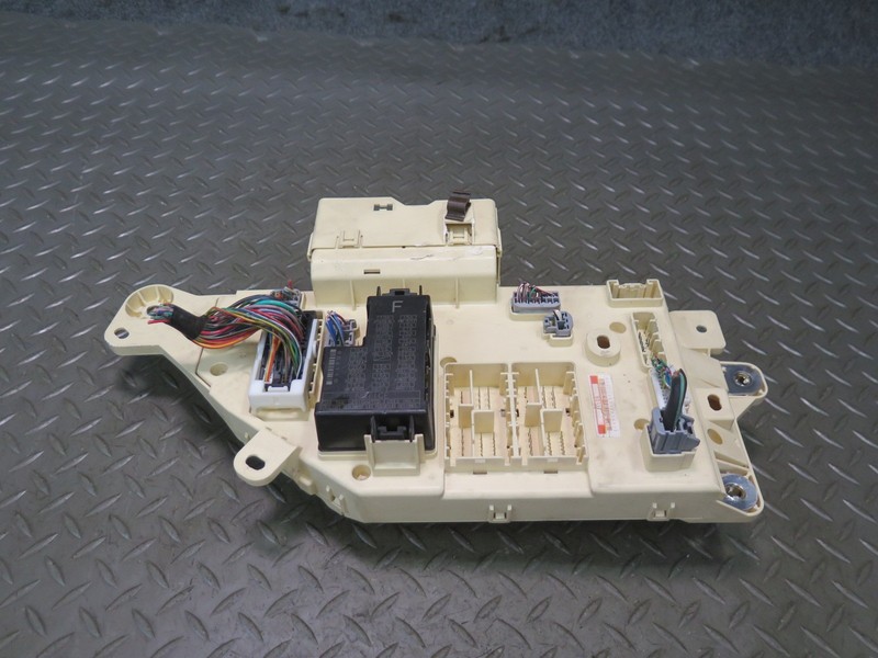 2003-2007 LEXUS UZJ100L LX470 DASH FRONT LEFT JUNCTION CABIN FUSE RELAY BOX