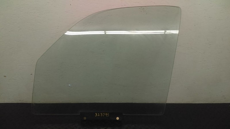 02-06 Jeep liberty Front Left Driver Door Glass OEM 55360375AC