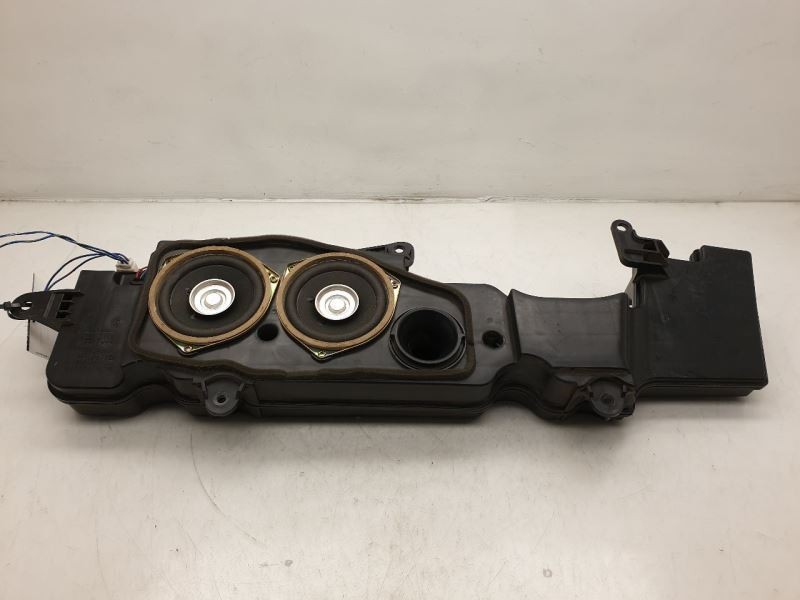 99 TOYOTA LANDCRUISER REAR SUBWOOFER 86150-60040