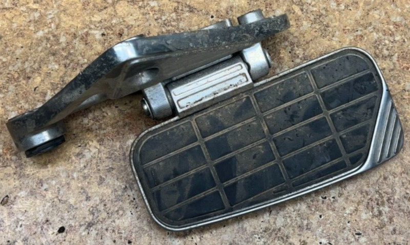 2001 Kawasaki Voyager ZG1200 Rear Right R Floorboard Foot Peg Rest Pedal ZG 1200