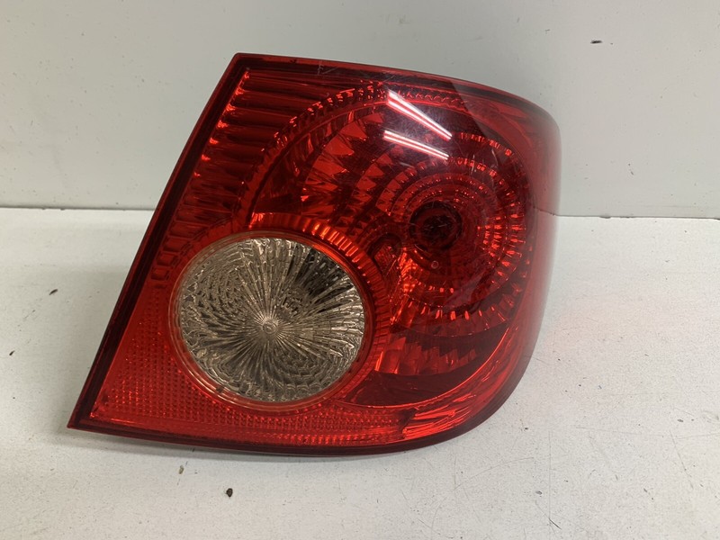 2005-2008 Toyota Corolla Right Passenger Tail Light Lamp Taillight Taillamp