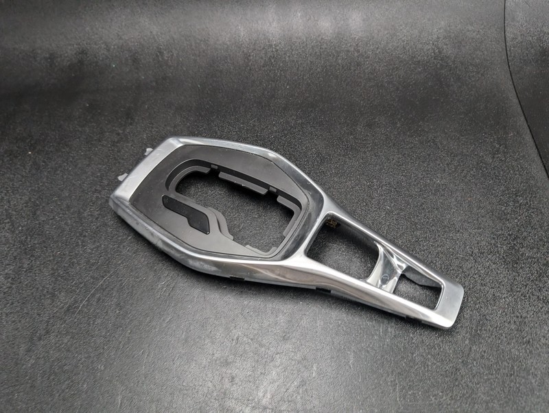 Transmission Shifter Bezel 2019 Chevrolet Camaro 84373425 2017 2018