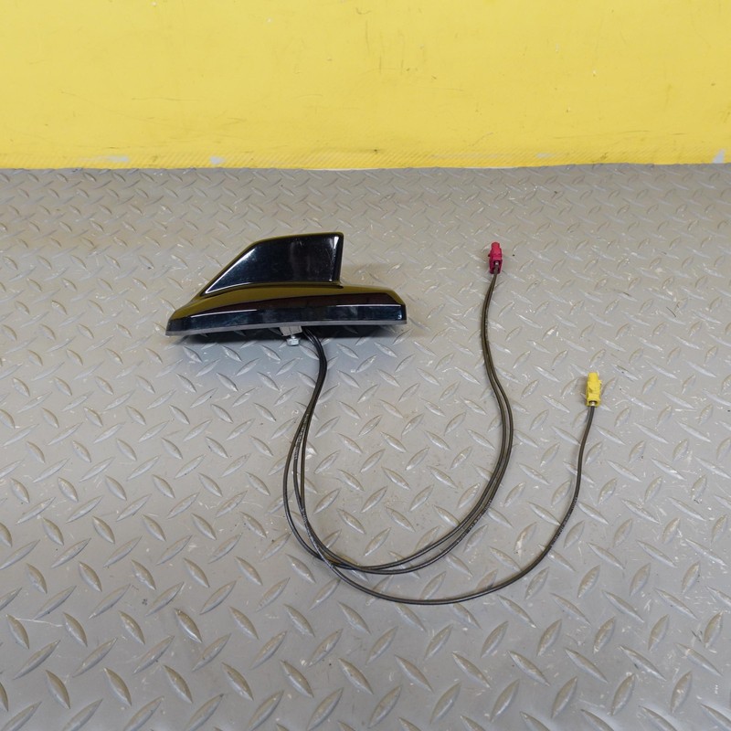 2019-2022 GMC SIERRA 1500 Antenna Roof Mounted Shark Fin OEM 84469912 BLACK_8555