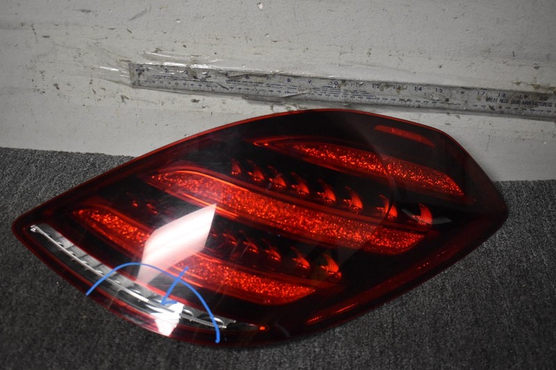 2018-2020 MERCEDES BENZ S63 AMG 4MATIC RIGHT SIDE TAIL LIGHT FACTORY OEM