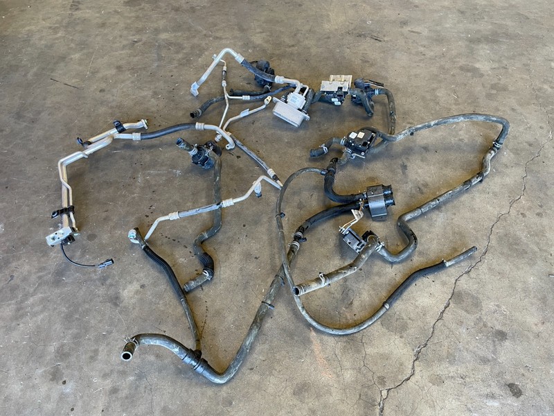 12 13 14 15 Tesla Model S Coolant Chiller Valve Battery Hose Pipe Set 1584 OEM