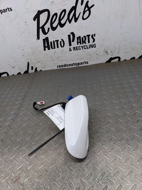 2018 - 2021 DODGE DURANGO REAR ROOF SHARK FIN ANTENNA OEM 6DE46NRVAA WHI 1181684
