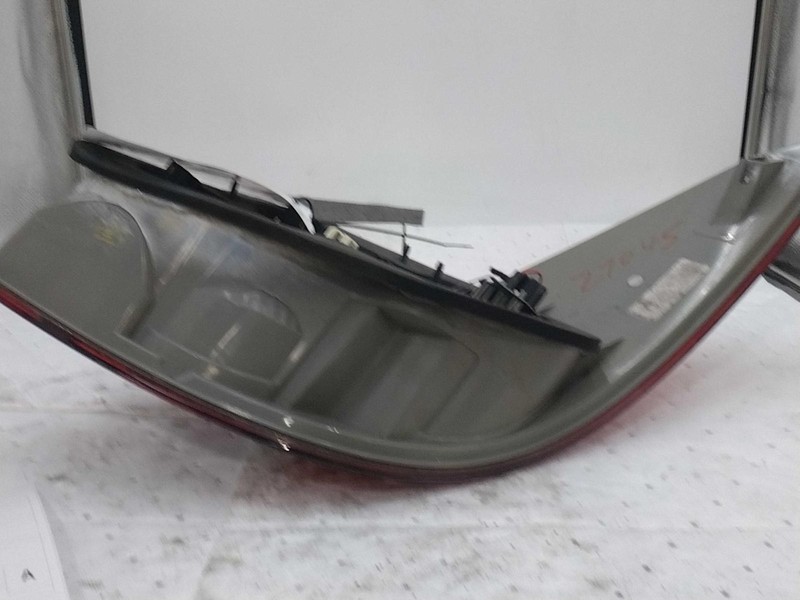 2008 Mercedes-Benz R-Class Right Tail Light Assembly Black OEM 308522 Used