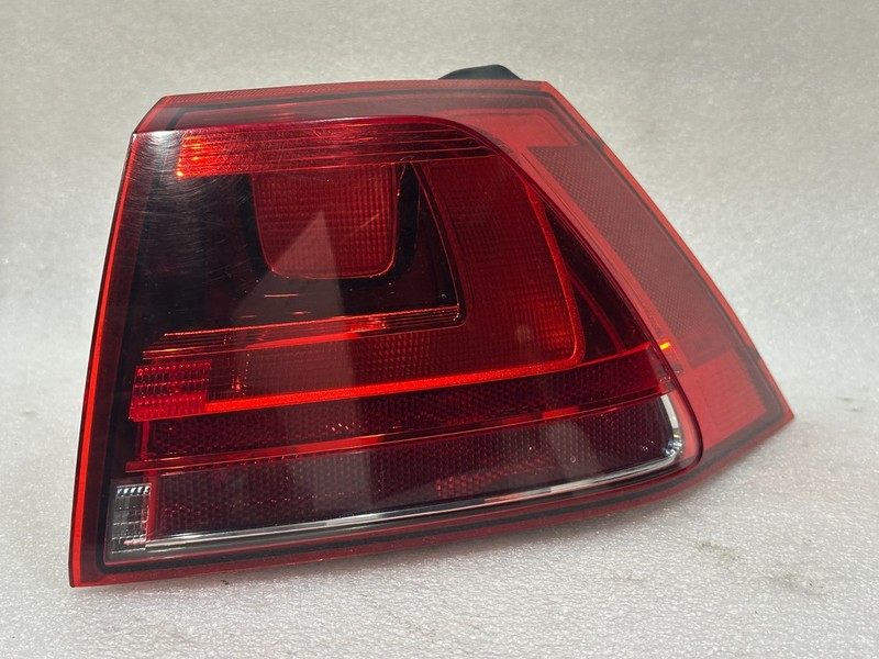 15 16 17 GOLF Tail Light Lamp Assembly Right Passenger Side Hatchback
