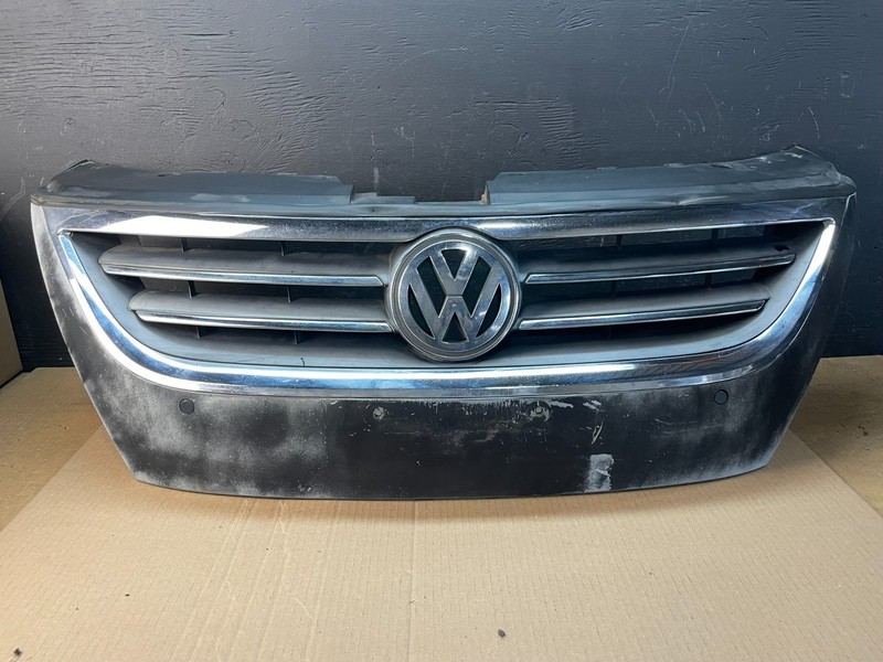 2009 to 2012 Volkswagen CC Front Upper W/ Park Assist Grill Grille Oem AC1896 DG