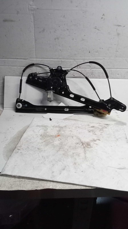 2017 GMC Acadia Right Window Regulator with Motor - White - 118K Miles