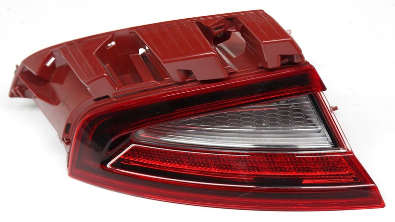 OEM Left Driver Side LED Tail Lamp For KIA Stinger 92401-J5020 Inner Lens Crack