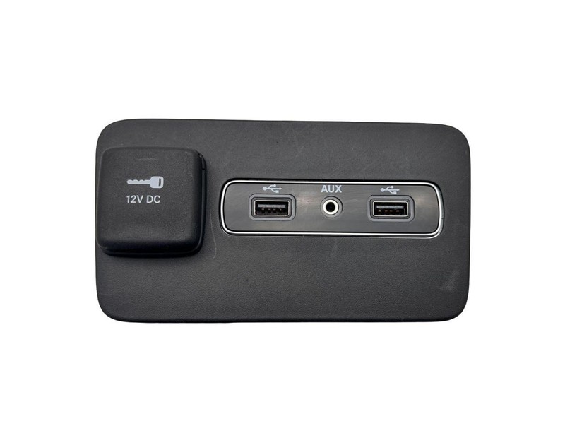 2017-2019 Alfa-Romeo Giulia USB AUX Jack Adapter Black Cover And Power Outlet