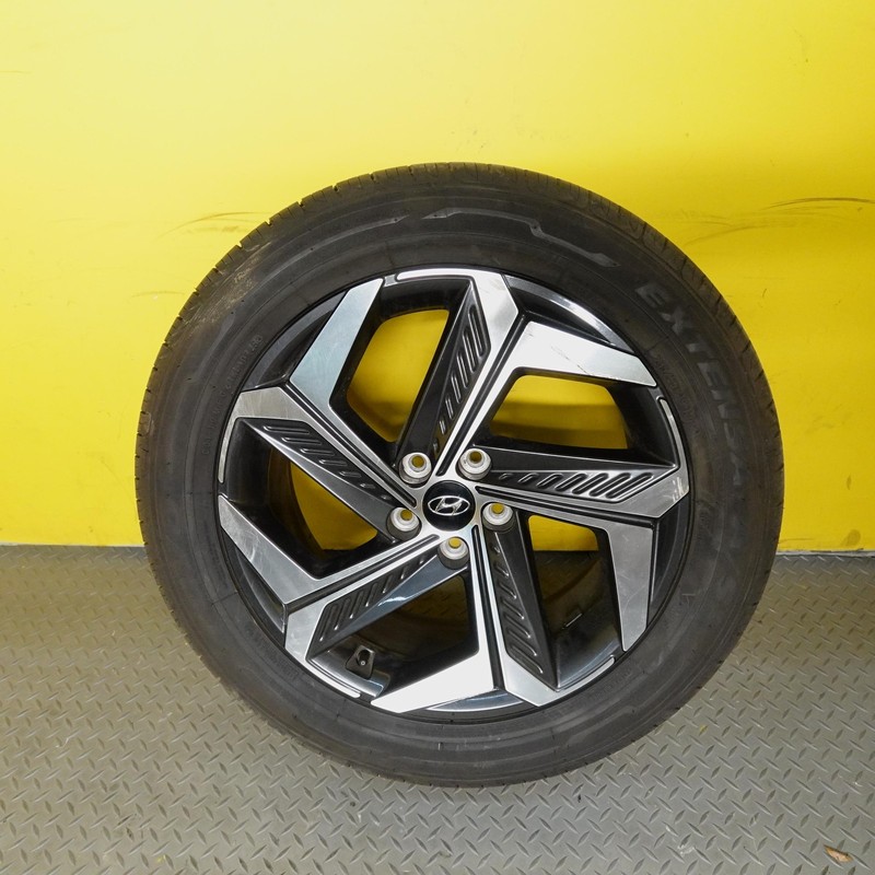 2022-2024 HYUNDAI TUCSON 19X7.5 5 SPLIT SPOKE ALLOY WHEEL W/TIRE 235/55R19 OEM