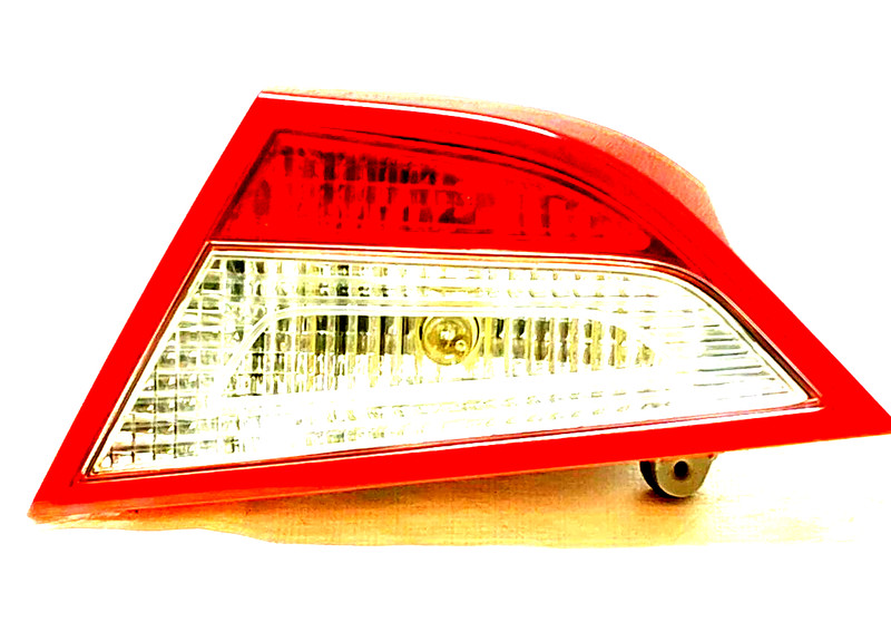 2013 Sonata Sdn RH Passenger Tail Lamp Trunk Mounted 924043Q000 Lite Scratches