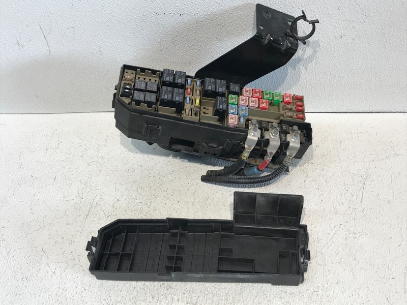 2007 2008 Ford Escape 3.0L Engine Fuse Box Relay Junction Block Fusebox OEM