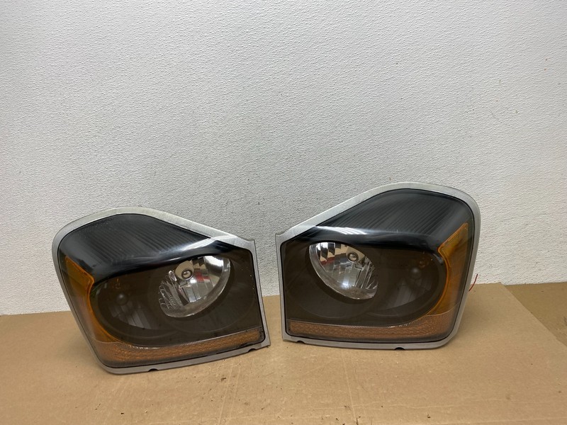 2004 - 2005 Dodge Durango Left+Right Side Headlights AE5074 DW