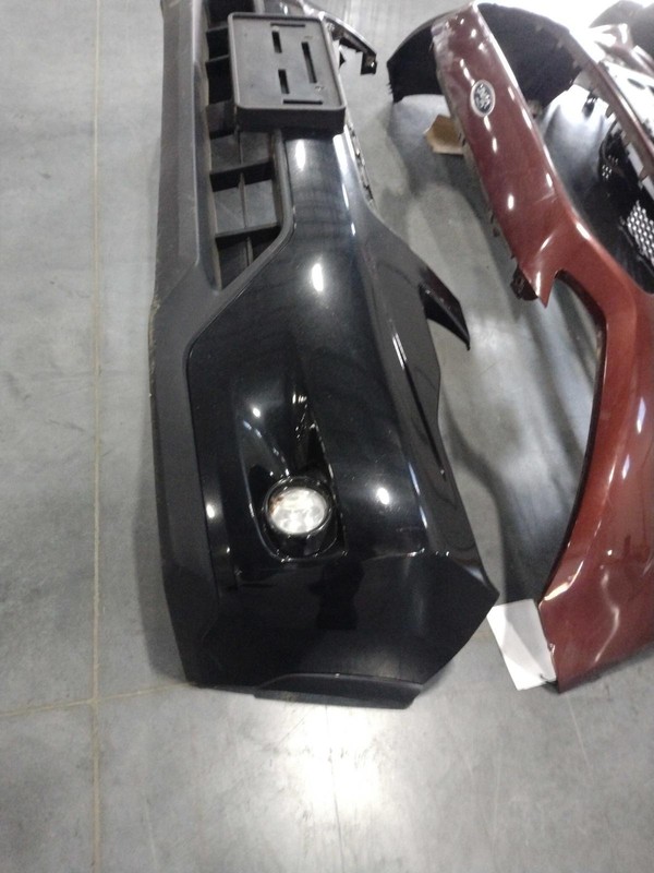 2015 Subaru XV Crosstrek Black Front Bumper Assembly OEM 57704FJ010 136K Mi
