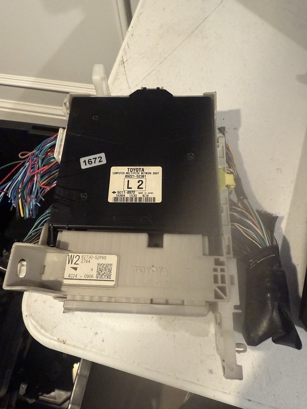 2013 -2014 TOYOTA PRIUS C Multiplex Network Body Control Module 89221-52381 OEM