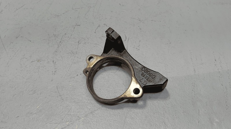 Toyota Camry 2.5L FWD Front Passenger Side Axle Shaft Bearing Bracket OEM 18-25