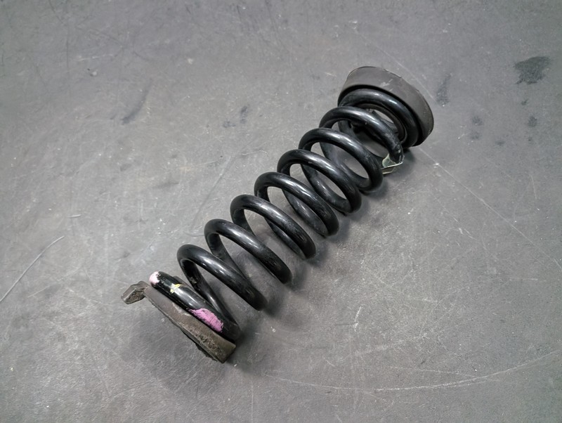 Rear Left Coil Spring 2019 Chevrolet Camaro 84153696 2017 2018 2020 2021 2022