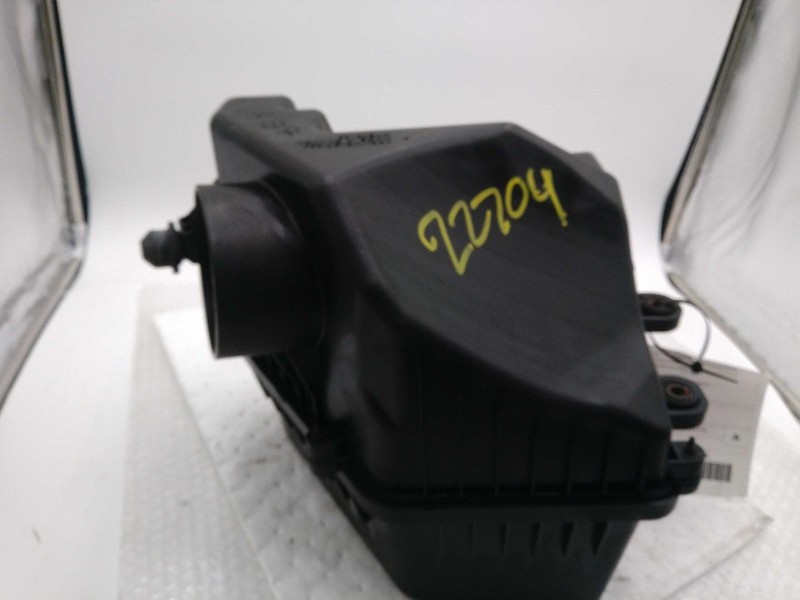 2012 GMC Terrain Air Cleaner Assembly OEM 23262740 Used 113K Miles