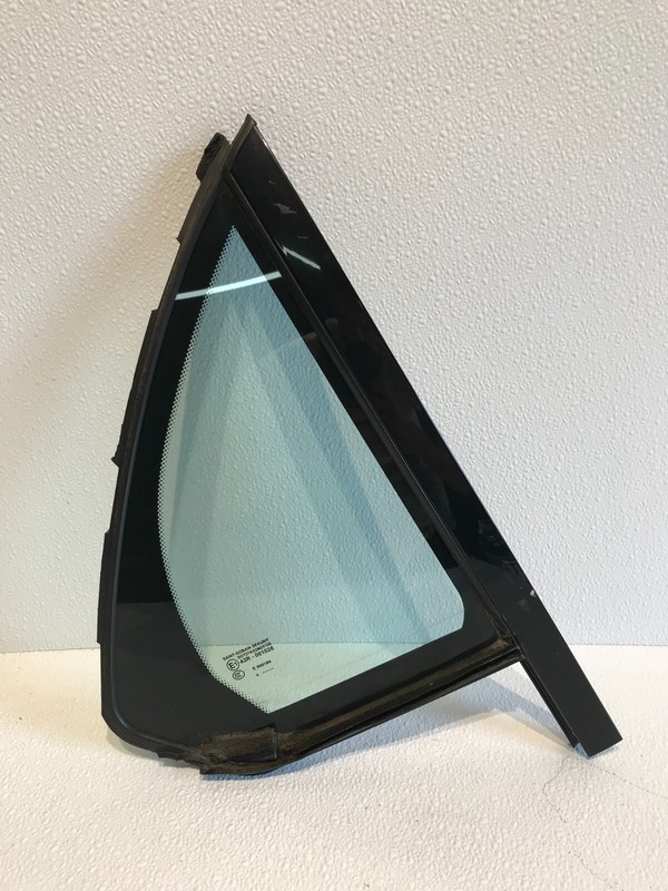 2004-2007 JAGUAR XJ8 OEMRIGHT PASSENGER SIDE REAR DOOR CORNER GLASS 04 05 06