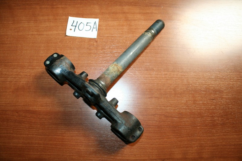 1981 Honda XL 185S Triple Tree Steering Stem OEM 81 C