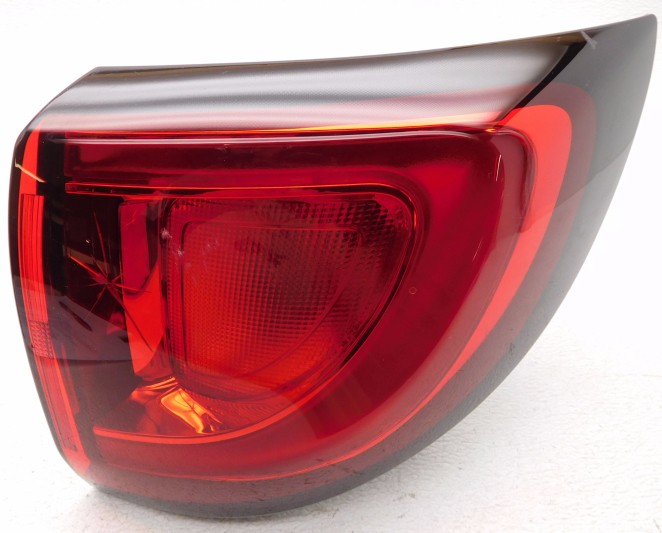 OEM Chrysler Pacifica Right Passenger Side Quarter Mount Tail Lamp Lens Crack