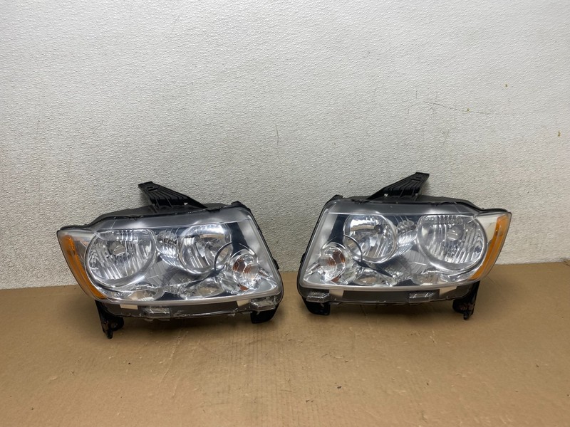 2011-2013 Jeep Grand Cherokee Left+Right Halogen Headlights S0260 DW