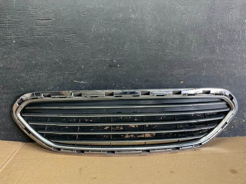 2014 to 2019 Ford Fiesta Front Upper Grille Grill Oem AB3030 DG
