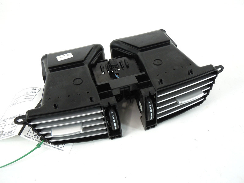 2010 10 Mercedes-Benz E350 Center Dashboard Dash Air Vent OEM