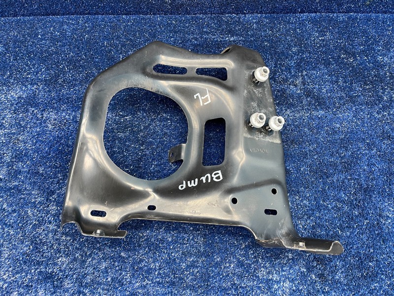 2007-2013 TOYOTA TUNDRA FRONT LEFT SIDE FOG LIGHT BUMPER SUPPORT BRACKET OEM