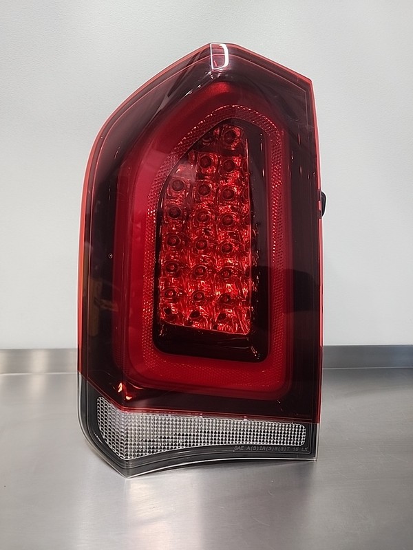 2015 - 2023 CHRYSLER 300 LEFT DRIVER SIDE TAIL LIGHT OEM 68400331AA LH
