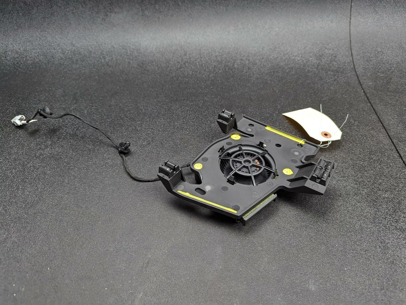 Front Right Seat Lower Blower Motor 2018 Chevrolet Equinox 84304272 2017-2020