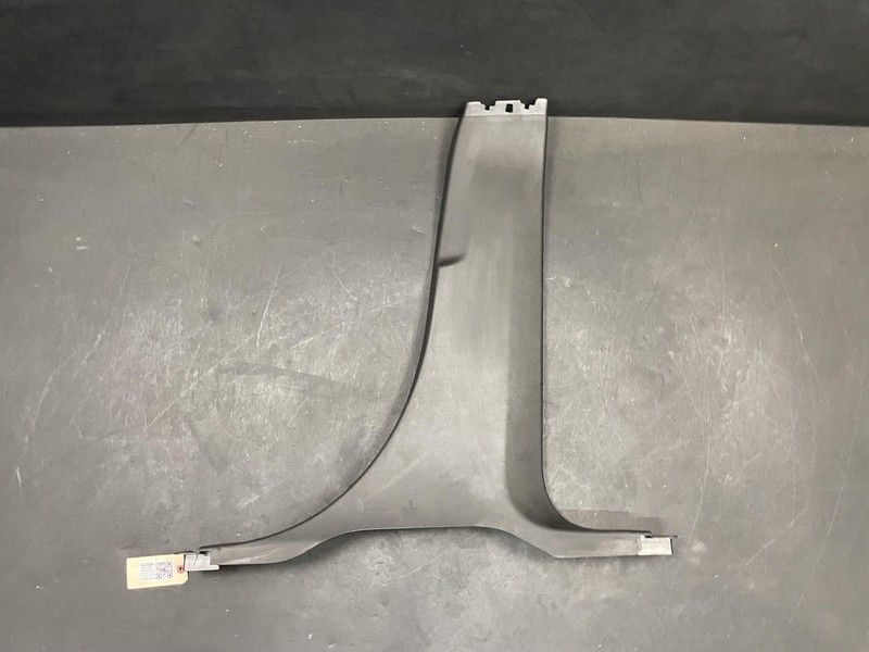 Center Right B Pillar Lower Trim Panel 2020 GMC Acadia 84610054 2021 2022 2023