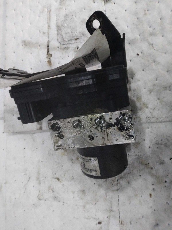 2013 KIA Sportage ABS Pump & Motor Assembly OEM 589203W400 92k Miles