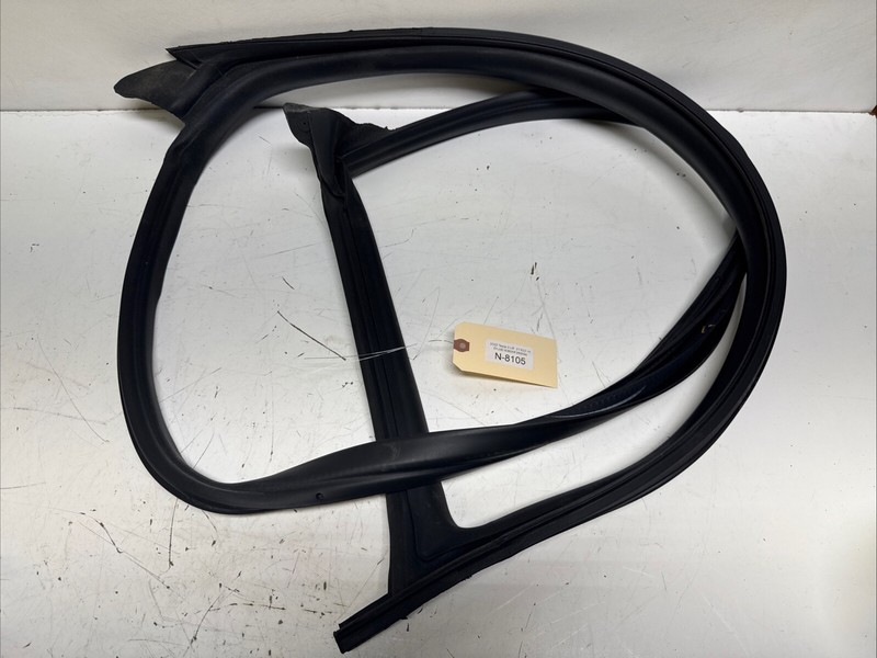 2017-2023 Tesla Model 3 M3 Front Left Door Body Weatherstrip Rubber Seal 8105 S2