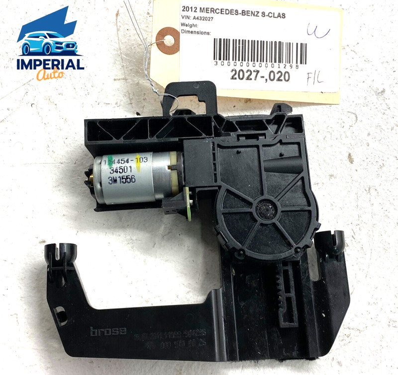 Mercedes W221 Front Left / Right Seat Headrest Motor Adjuster OEM 1 PCS 2007-12