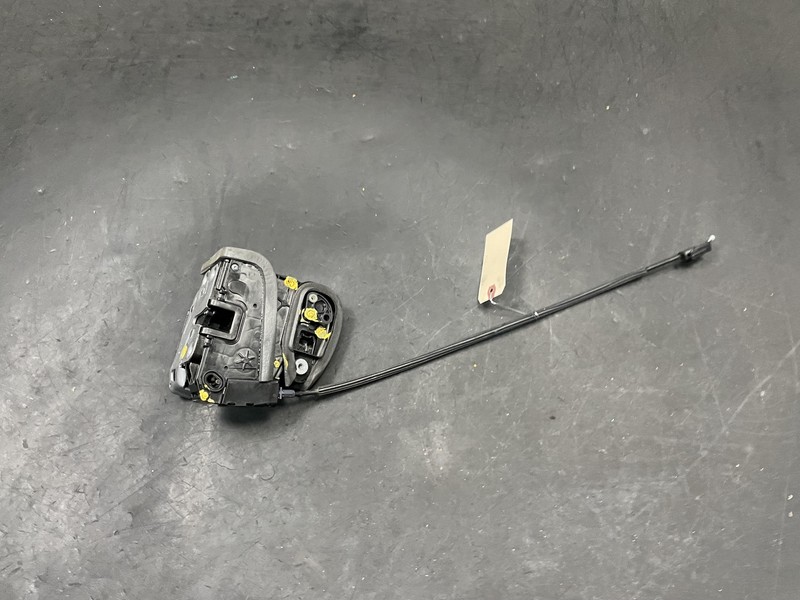Rear Left Door Lock Latch 2020 GMC Acadia 13533603 2017 2018 2019 2021 2022 2023