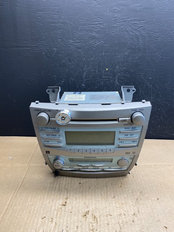 2007 to 2009 Toyota Camry Radio CD Player Climate Control Bezel AB9652 DG