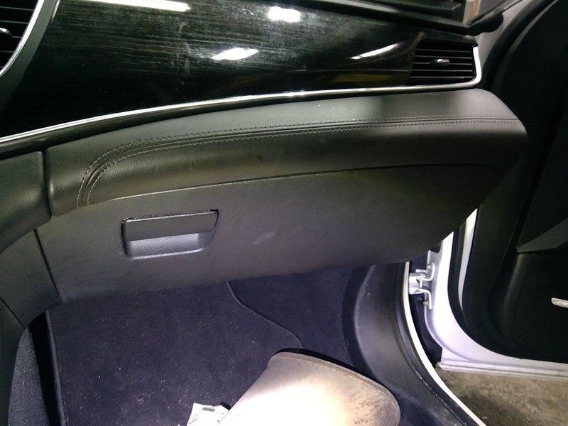 LACROSSE2017-2019 Glove Box 1780701