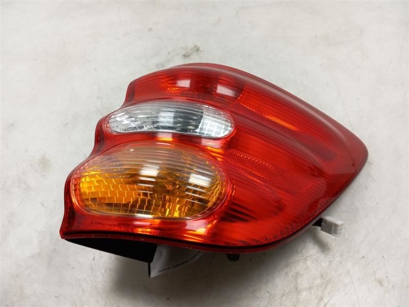 01-04 TOYOTA SEQUOIA SR5 PASSENGER SIDE REAR QUARTER MOUNTED TAIL LIGHT