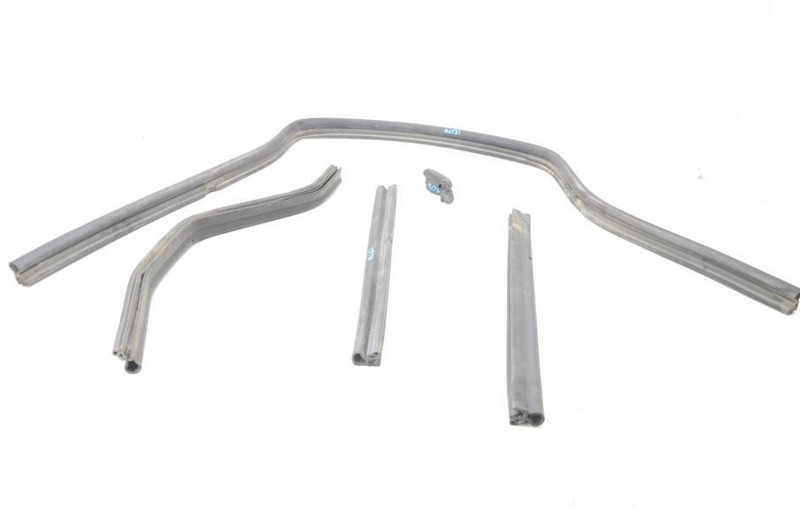 1997-2002 BMW Z3 Roadster 2.5L Hood Seal Weather Stripping
