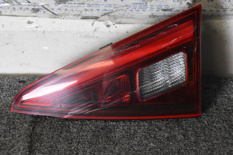 2017-2020 Alfa Romeo Giulia PASSENGER Right Tail light INNER Lamp 20700208 TRUNK