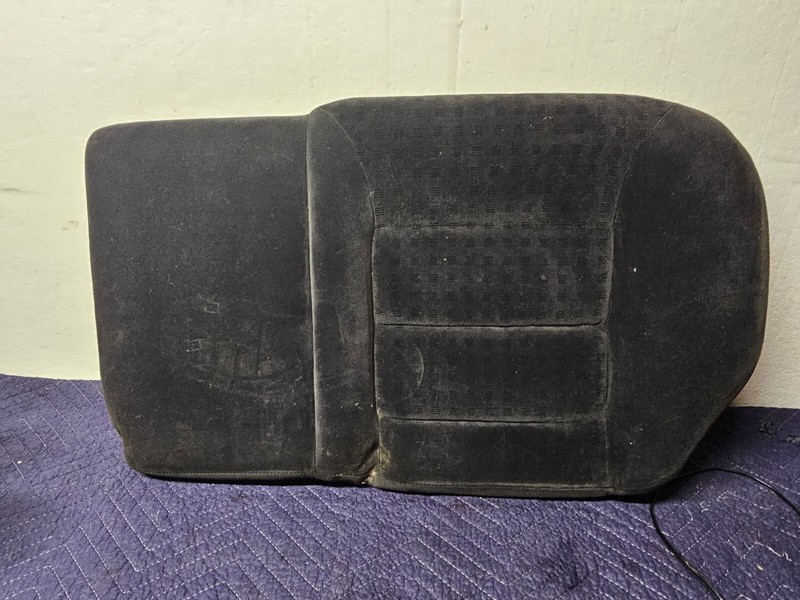 01-05 VW JETTA REAR BACK SEAT CUSHION BOTTOM BENCH RIGHT LARGE