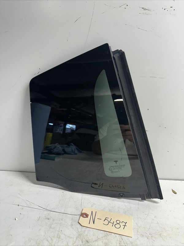 16-20 TESLA MODEL X REAR RIGHT SIDE FALCON DOOR FIXED WINDOW GLASS 5487 B65