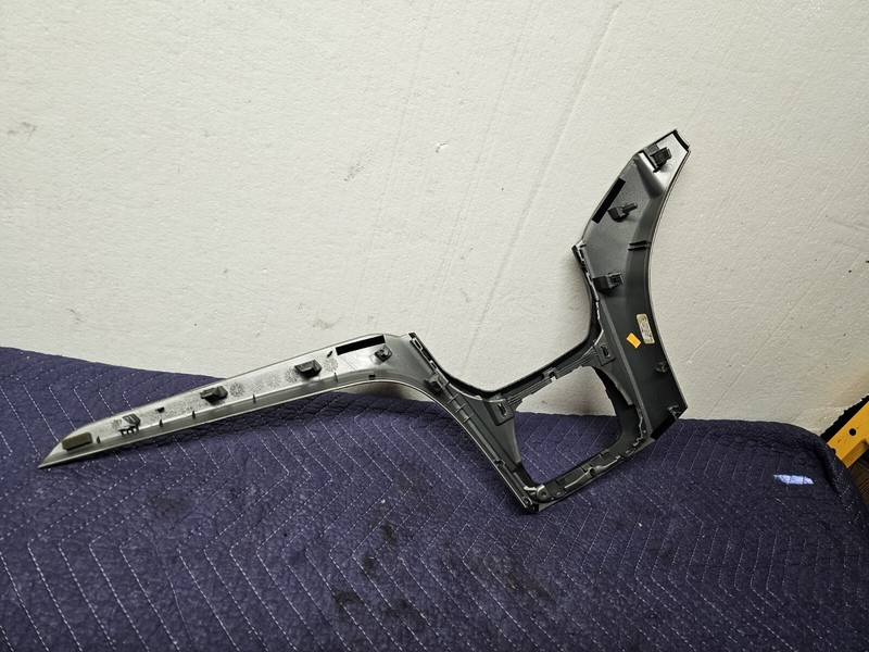 DASHBEZEL fits FORD ESCAPE SE 2013 - 2016 OEM
