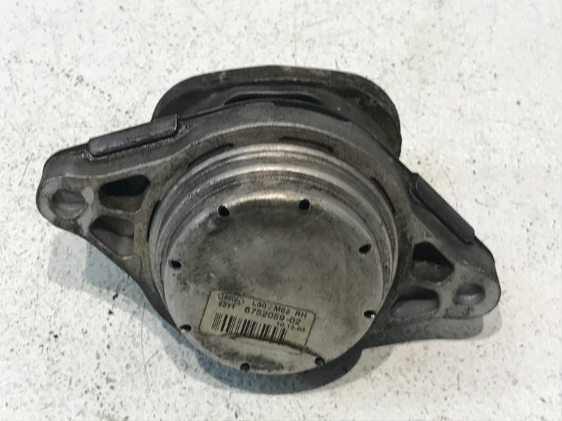 03-05 Land Range Rover HSE Right Passenger Engine Motor Mount OEM 6752059