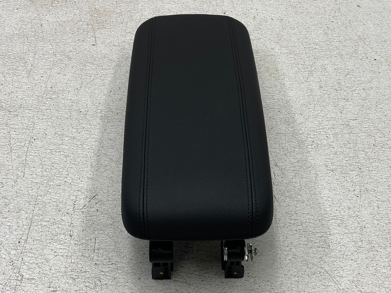 2020-2023 BUICK ENCORE GX FRONT CENTER CONSOLE ARM REST OEM LOT761