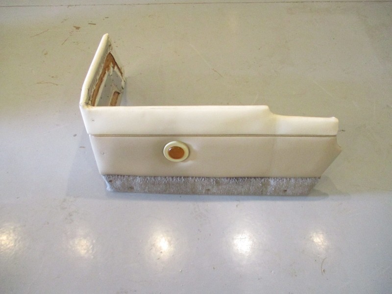 1995 Lund Tyee 1850 Grand Sport Sterndrive Port Side Walkthough Cushion Panel